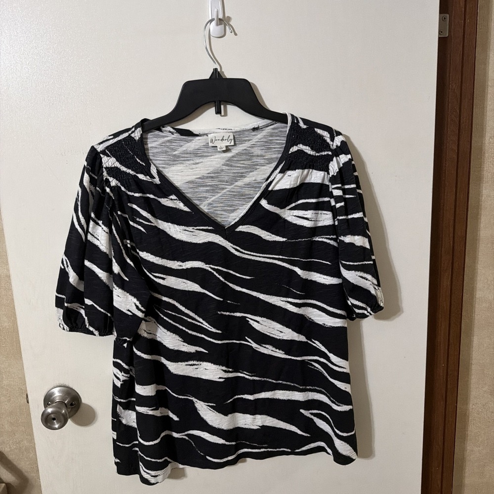 Wonderly Women's Blouse Black/White V - Neck Size L